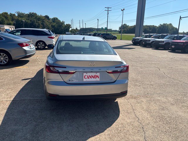 Used 2025 Toyota Camry LE FWD image 8