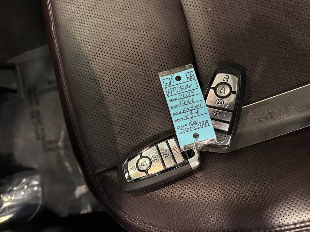 Certified 2025 Ford Explorer Platinum image 36