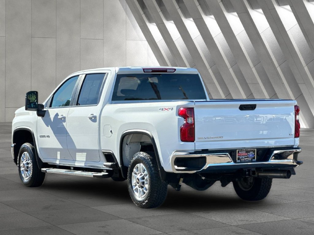 Used 2025 Chevrolet Silverado 2500 LT w/ Convenience Package AWD/4WD image 5