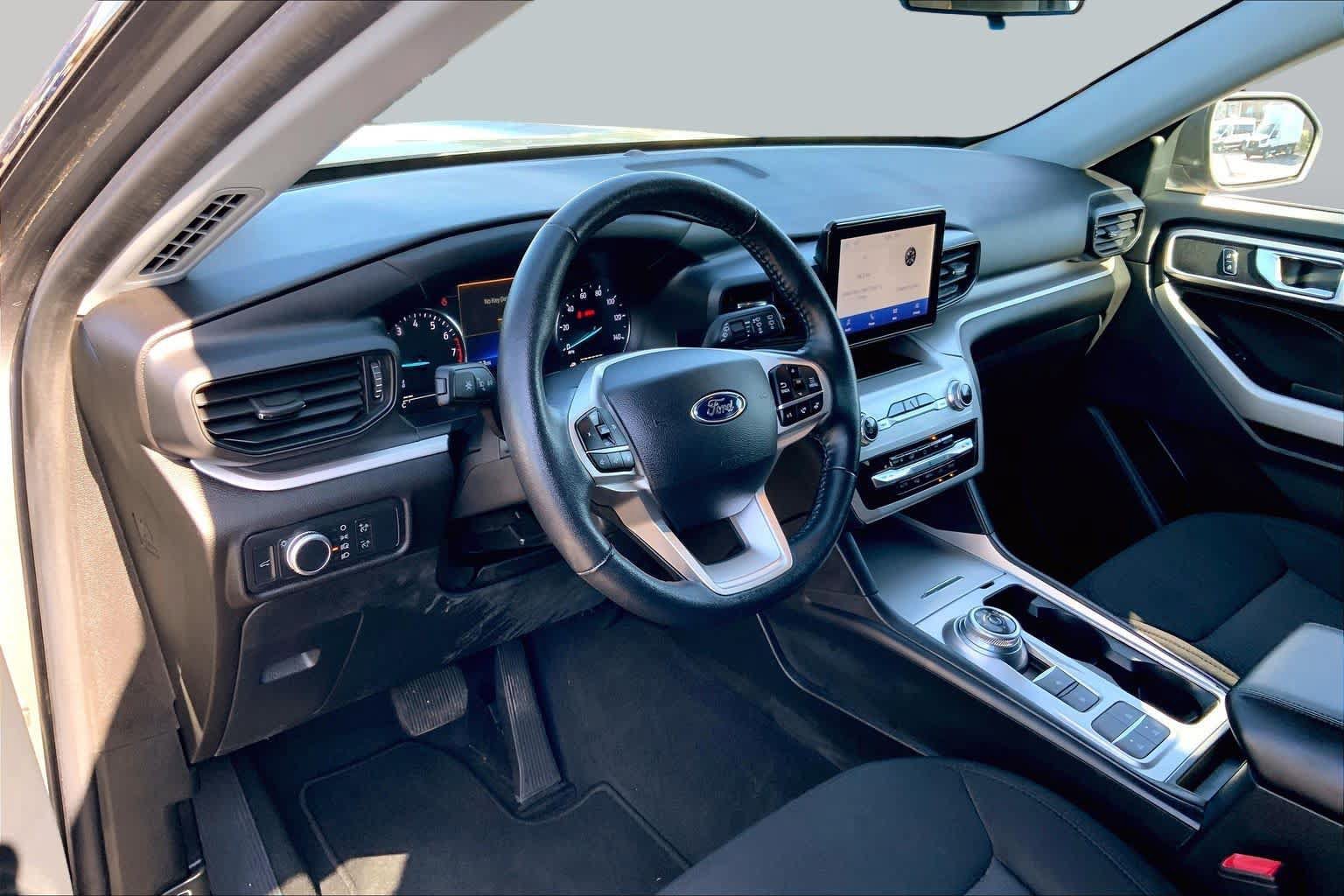 Certified 2022 Ford Explorer XLT RWD image 16