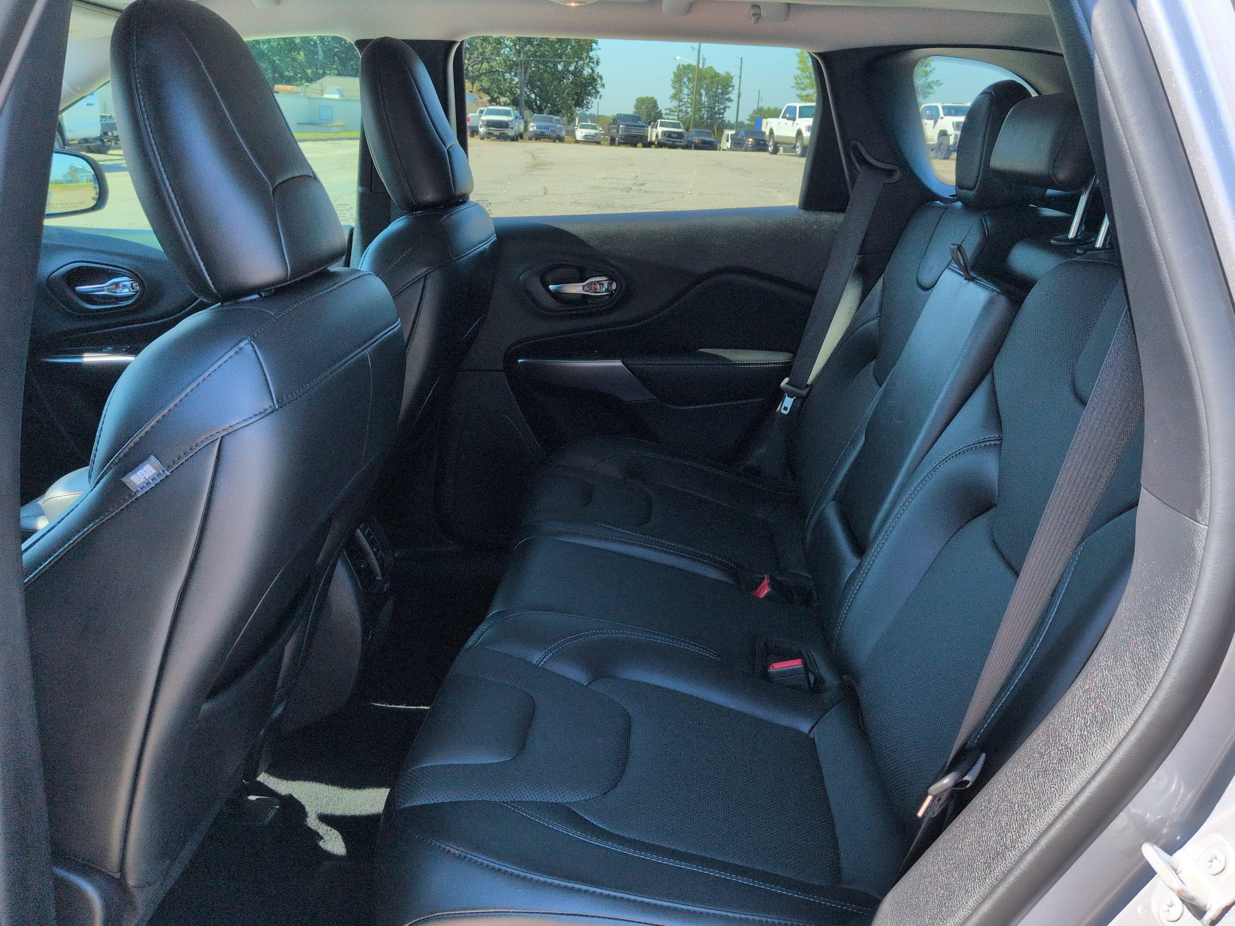 Used 2021 Jeep Cherokee Latitude Lux w/ Sun & Sound Group FWD image 12