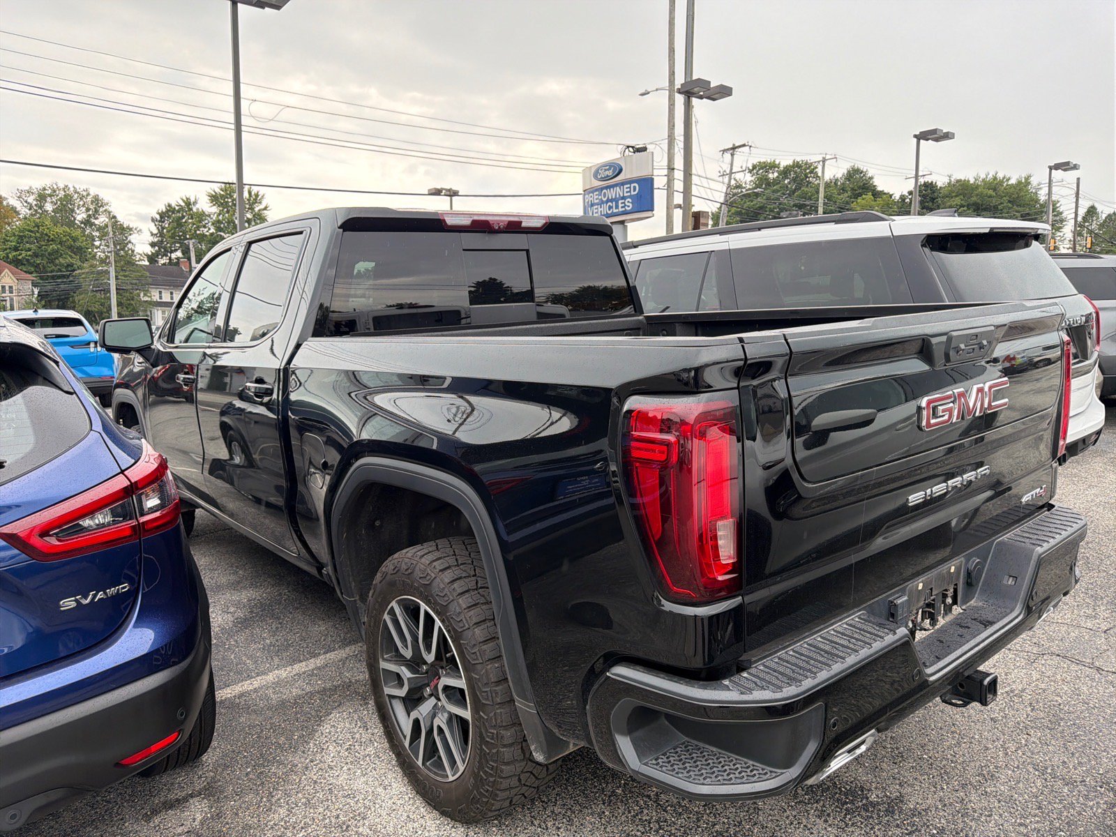 Used 2023 GMC Sierra 1500 AT4 w/ Technology Package AWD/4WD image 9