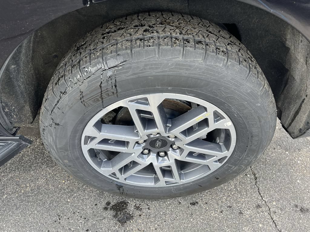 Certified 2025 Ford Expedition Active AWD/4WD image 2