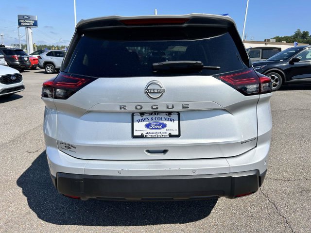 Used 2025 Nissan Rogue SV FWD image 34