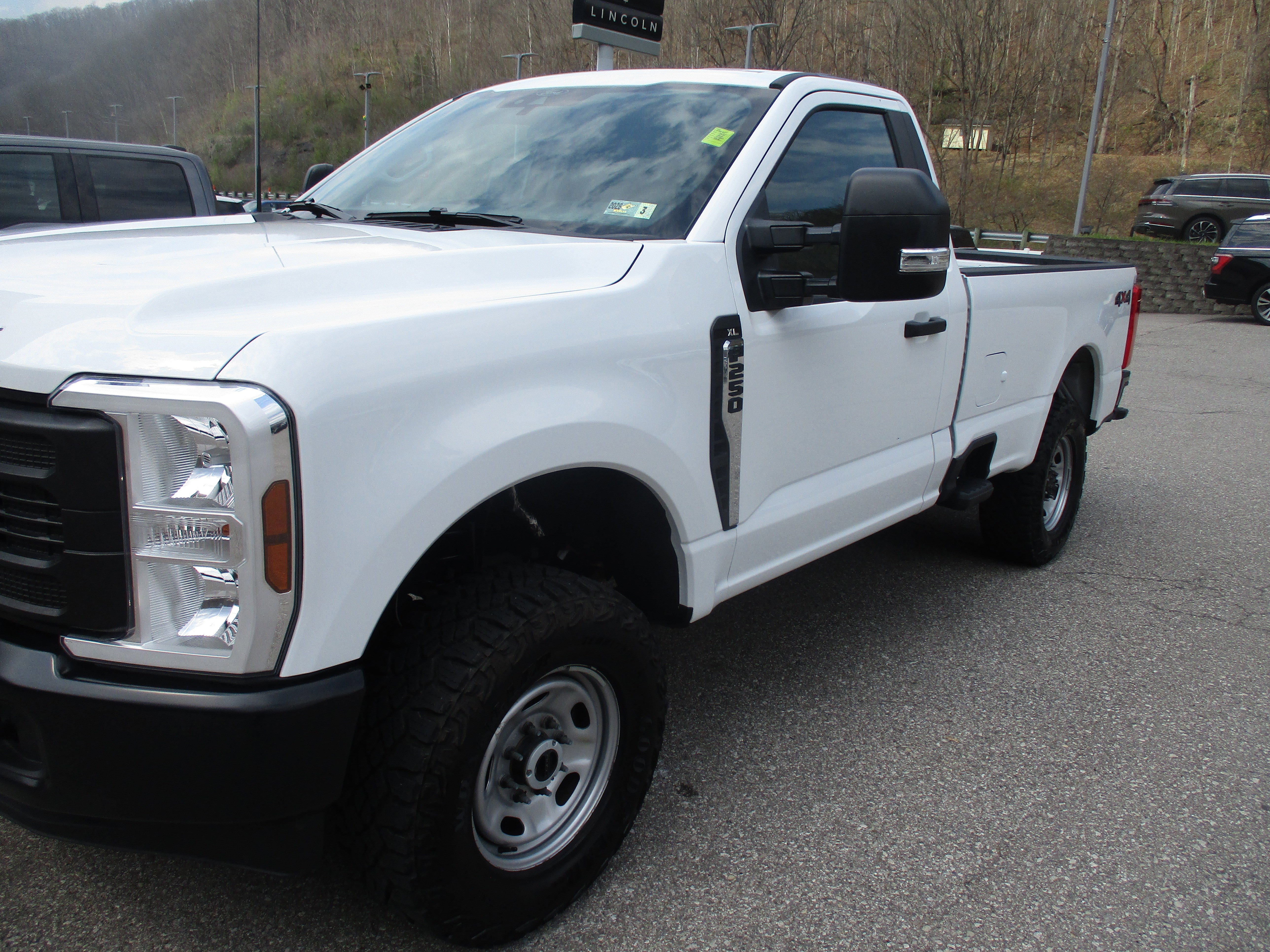 Certified 2025 Ford F250 XL w/ XL Off-Road Package AWD/4WD image 8
