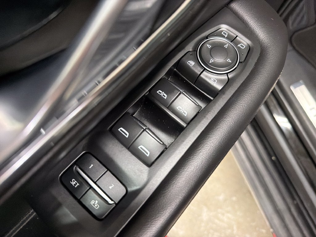 Used 2024 Chevrolet Suburban Premier RWD image 17