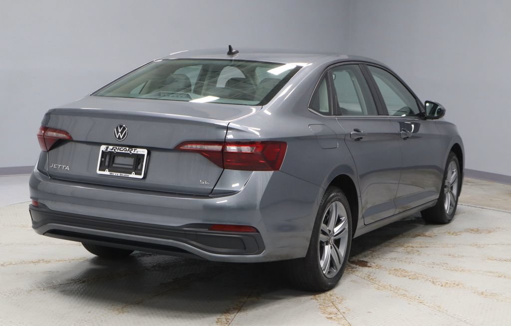 Used 2024 Volkswagen Jetta SE FWD image 10