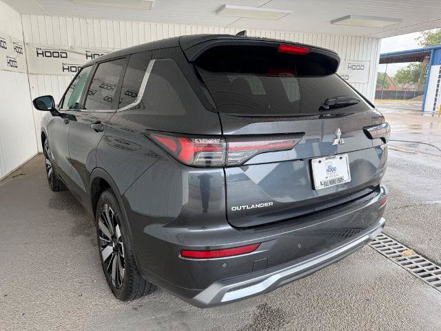 Used 2025 Mitsubishi Outlander SE FWD image 2