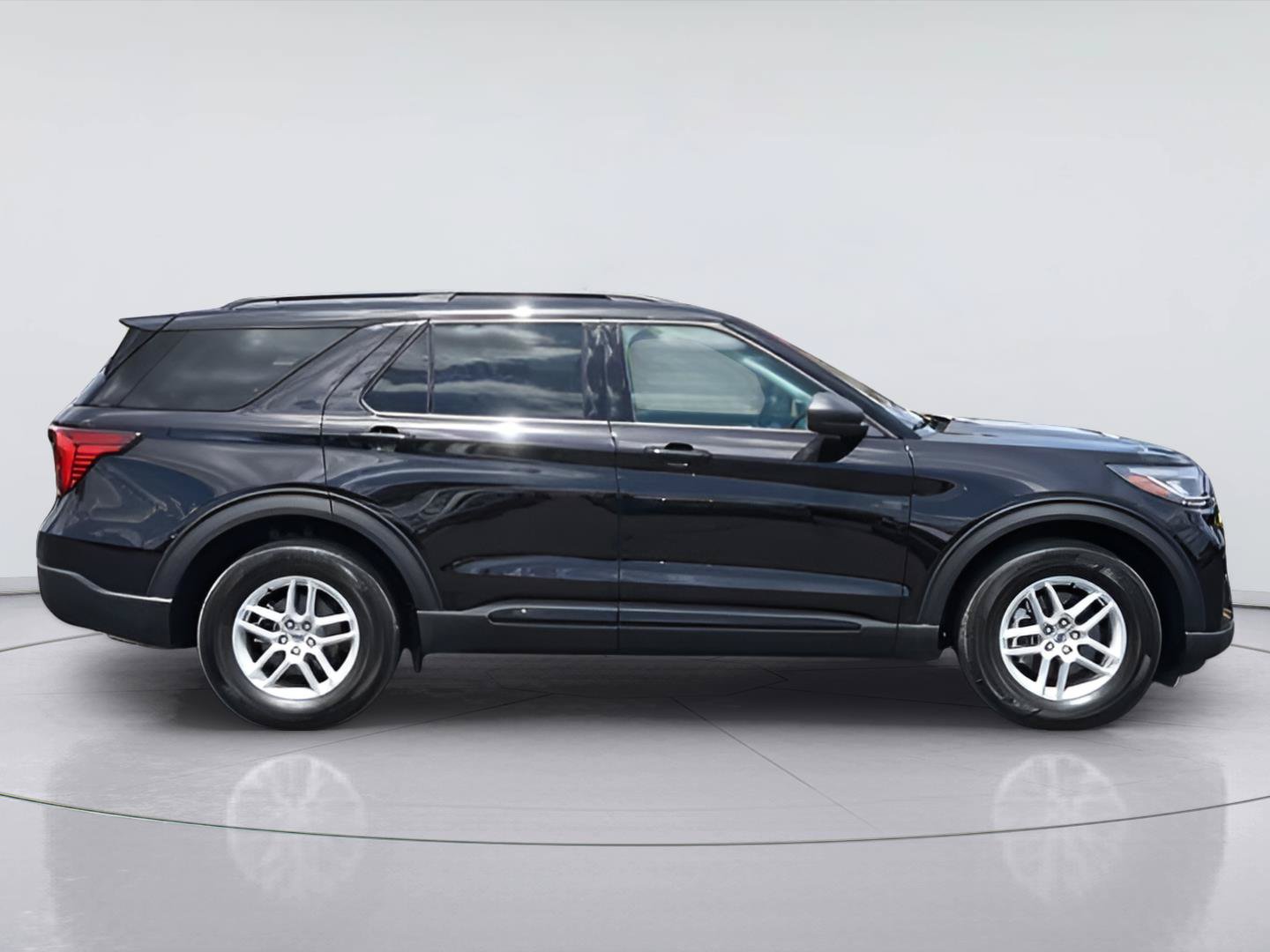 Certified 2026 Ford Explorer Active RWD image 5