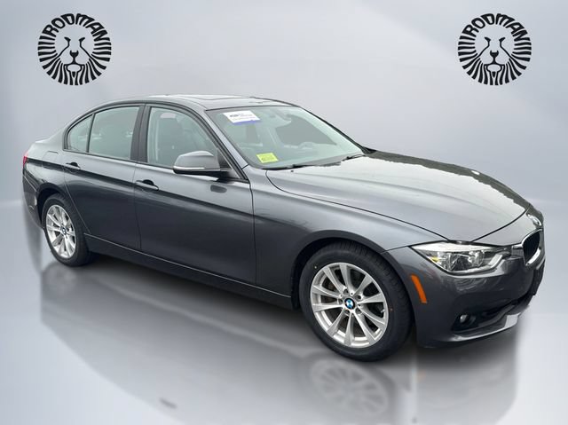 Used 2018 BMW 320i xDrive Sedan AWD/4WD image 3