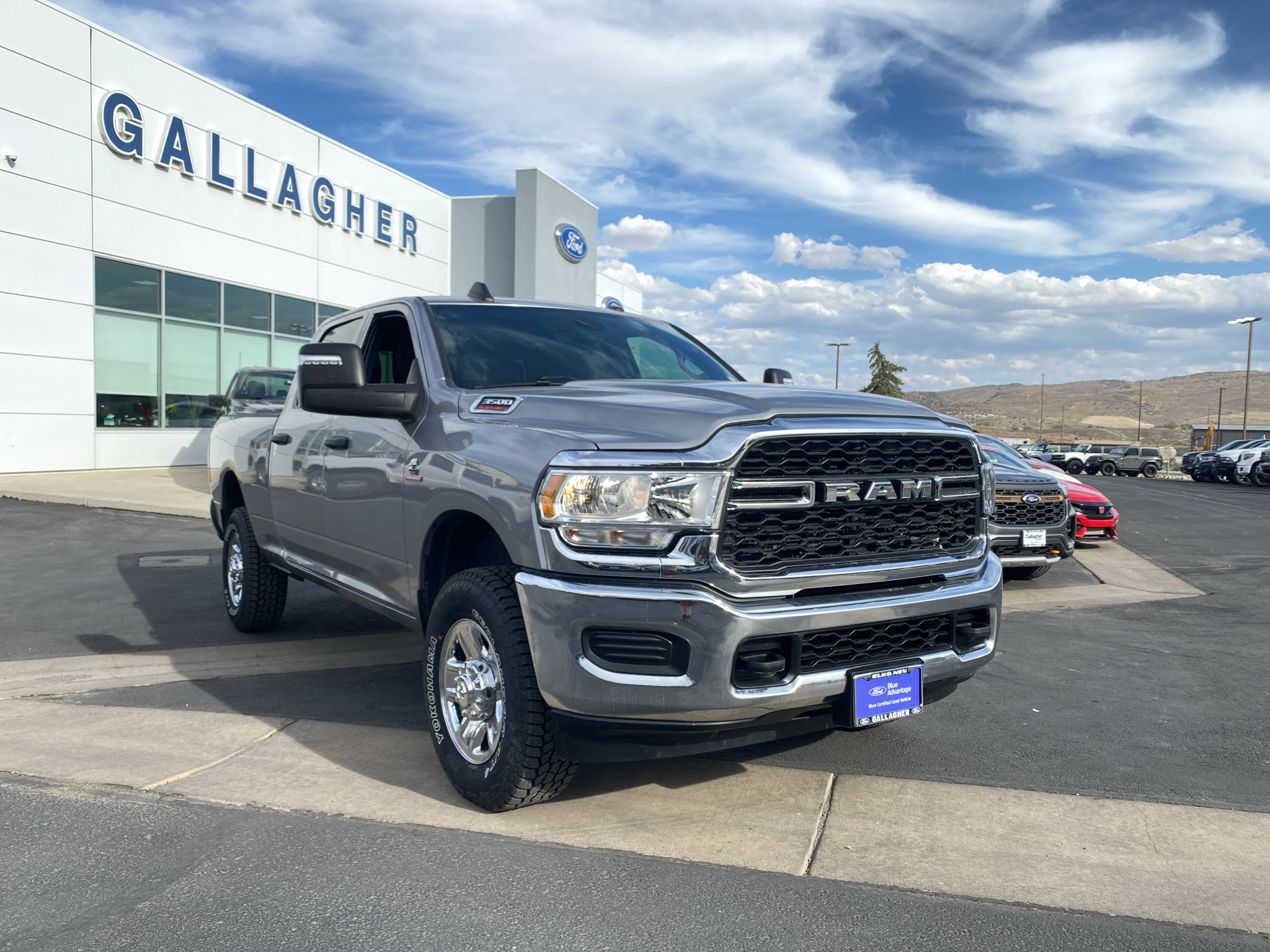 Used 2024 RAM 3500 Tradesman w/ Chrome Appearance Group AWD/4WD image 16