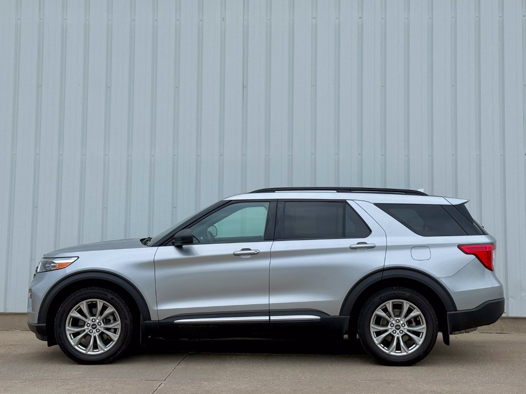 Certified 2020 Ford Explorer XLT w/ Equipment Group 202A AWD/4WD image 3