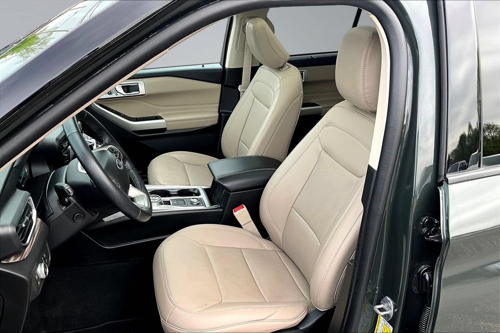 Certified 2023 Ford Explorer Limited w/ Hybrid Equipment Group 310A AWD/4WD image 24