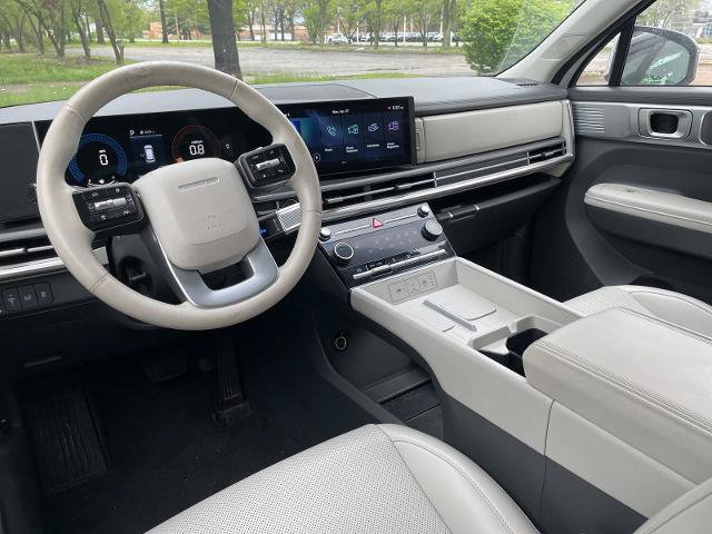 Used 2025 Hyundai Santa Fe SEL FWD image 3