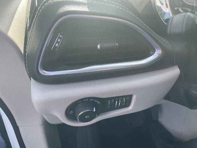 Used 2023 Chrysler Pacifica Limited AWD/4WD image 34