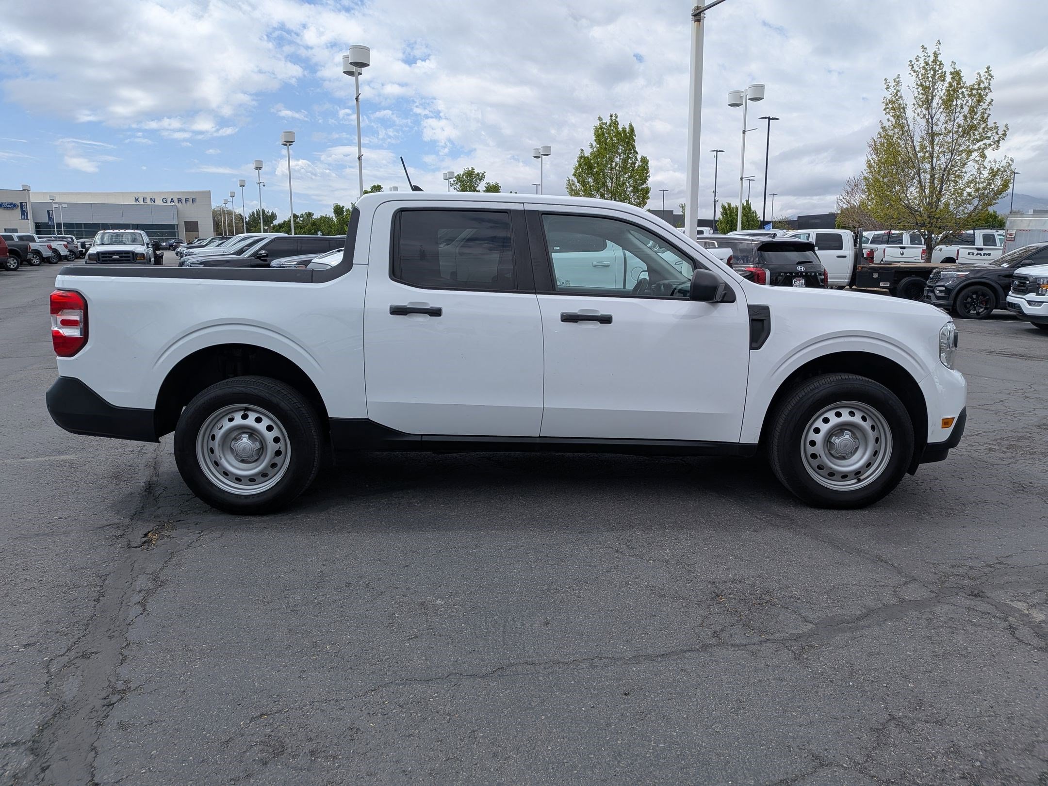 Certified 2022 Ford Maverick XL FWD image 2