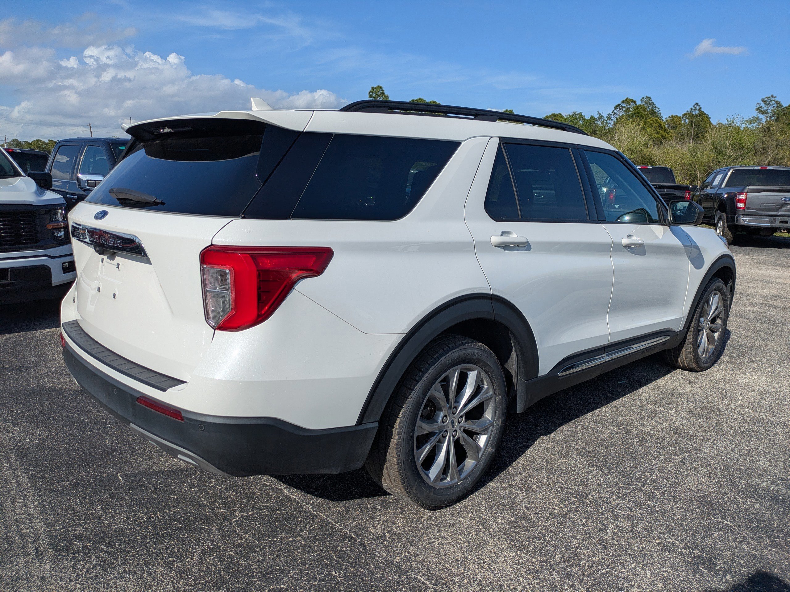 Certified 2022 Ford Explorer XLT w/ Equipment Group 202A RWD image 4