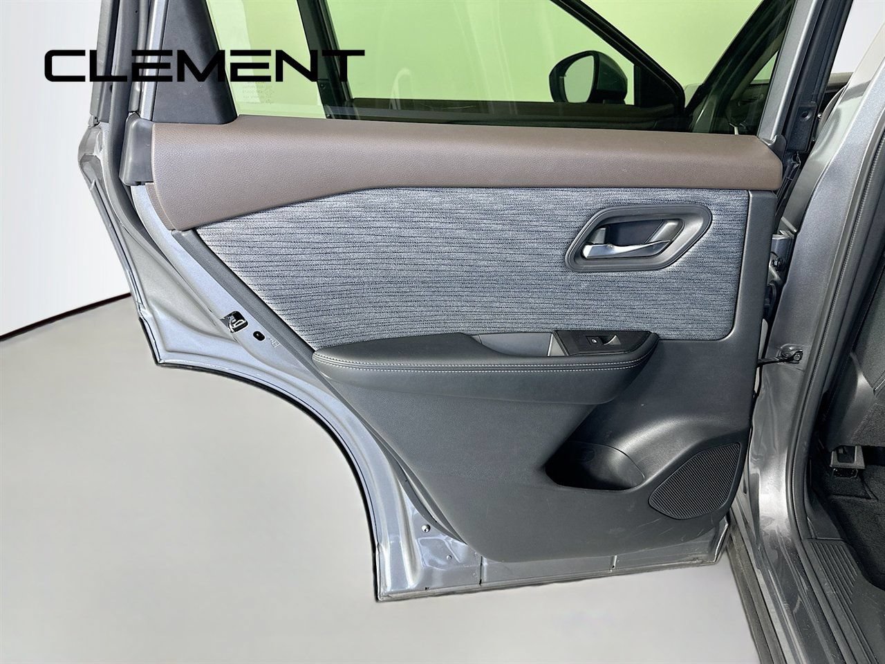 Used 2023 Nissan Rogue SV FWD image 29