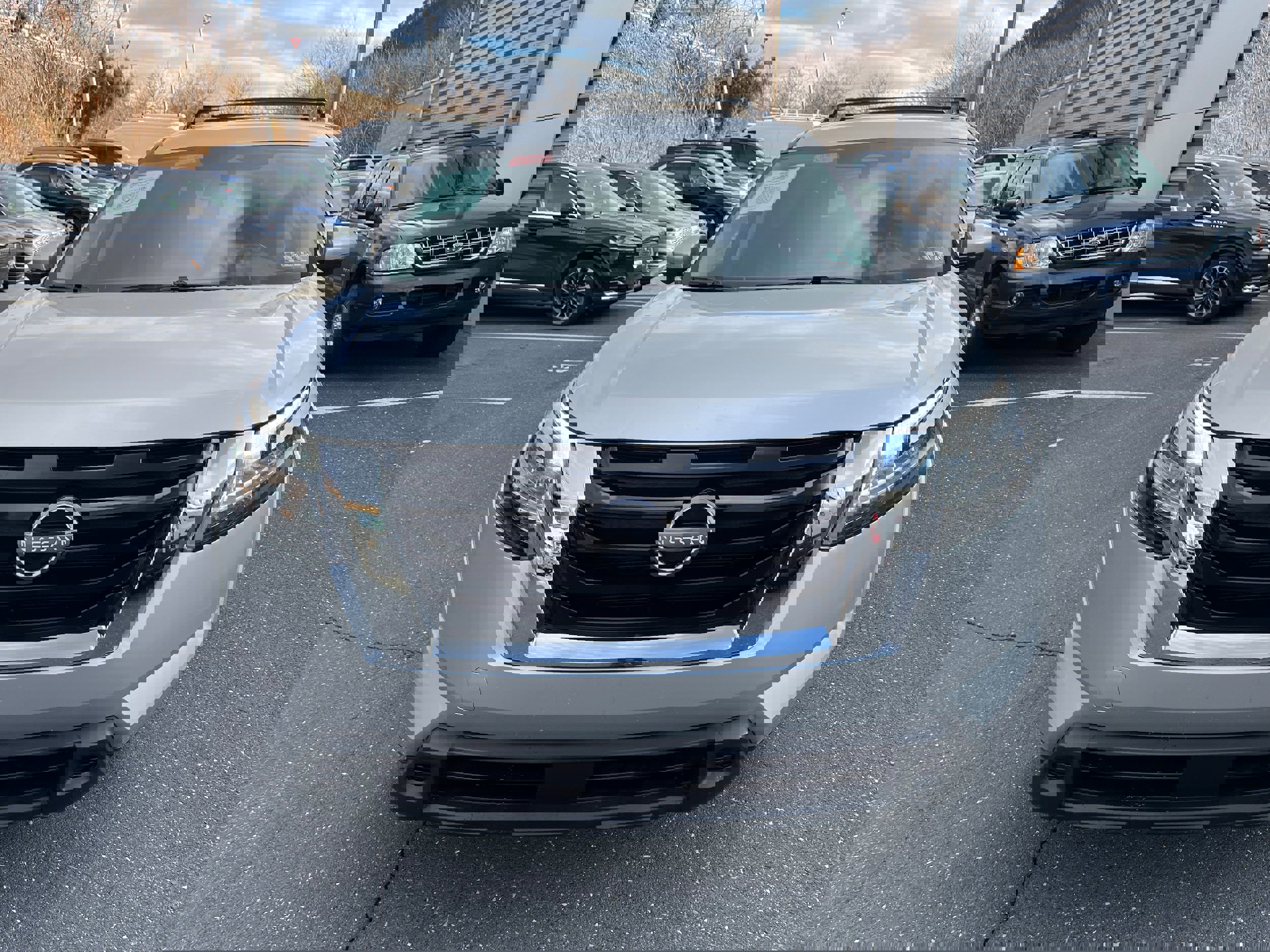 Used 2022 Nissan Pathfinder SV image 7