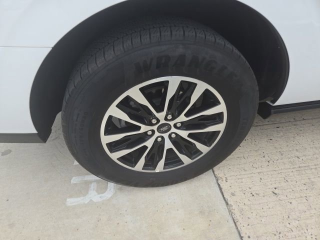 Certified 2025 Ford Expedition Platinum AWD/4WD image 27
