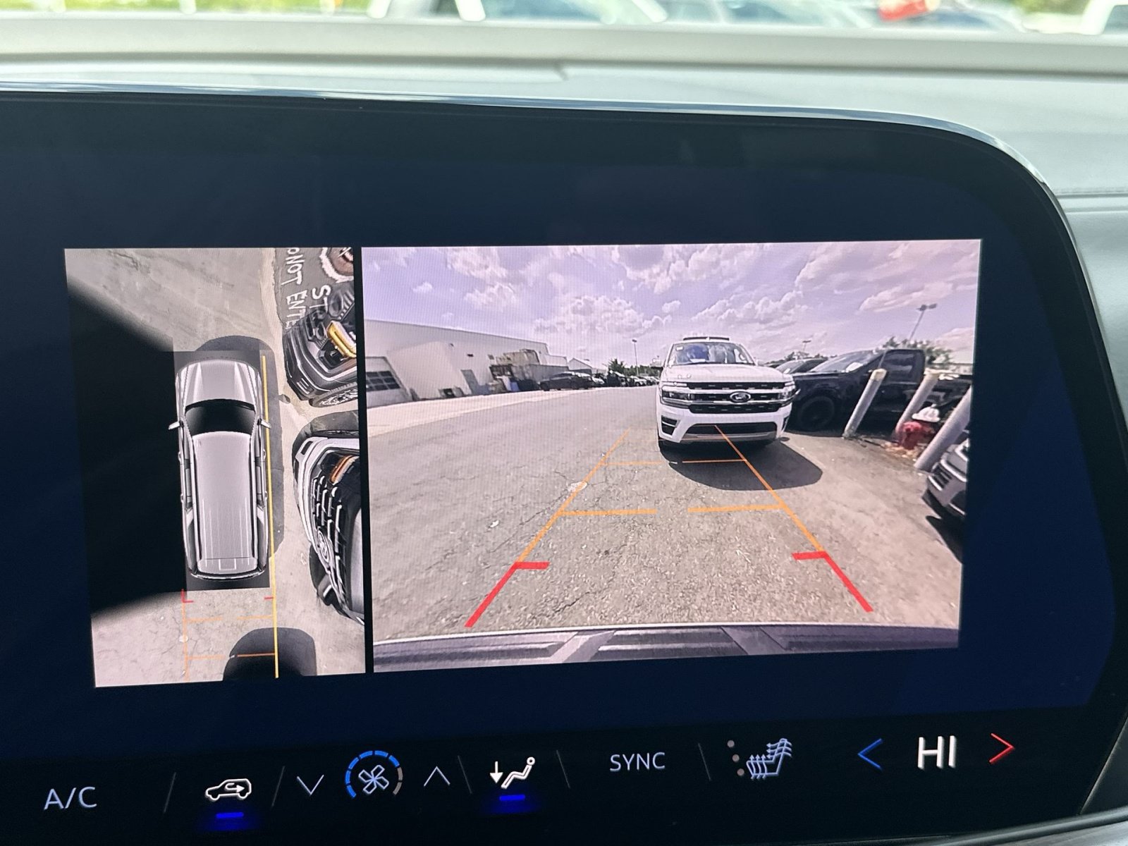 Used 2025 Chevrolet Suburban Z71 AWD/4WD image 27