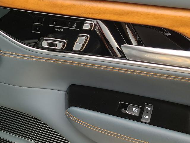 Used 2024 Jeep Grand Wagoneer Series III AWD/4WD image 10