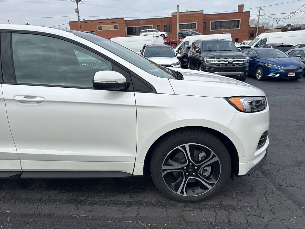 Certified 2024 Ford Edge ST w/ Equipment Group 401A image 9