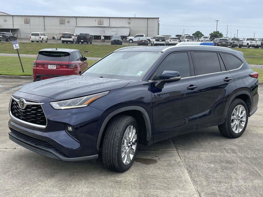 Used 2021 Toyota Highlander Limited FWD image 7