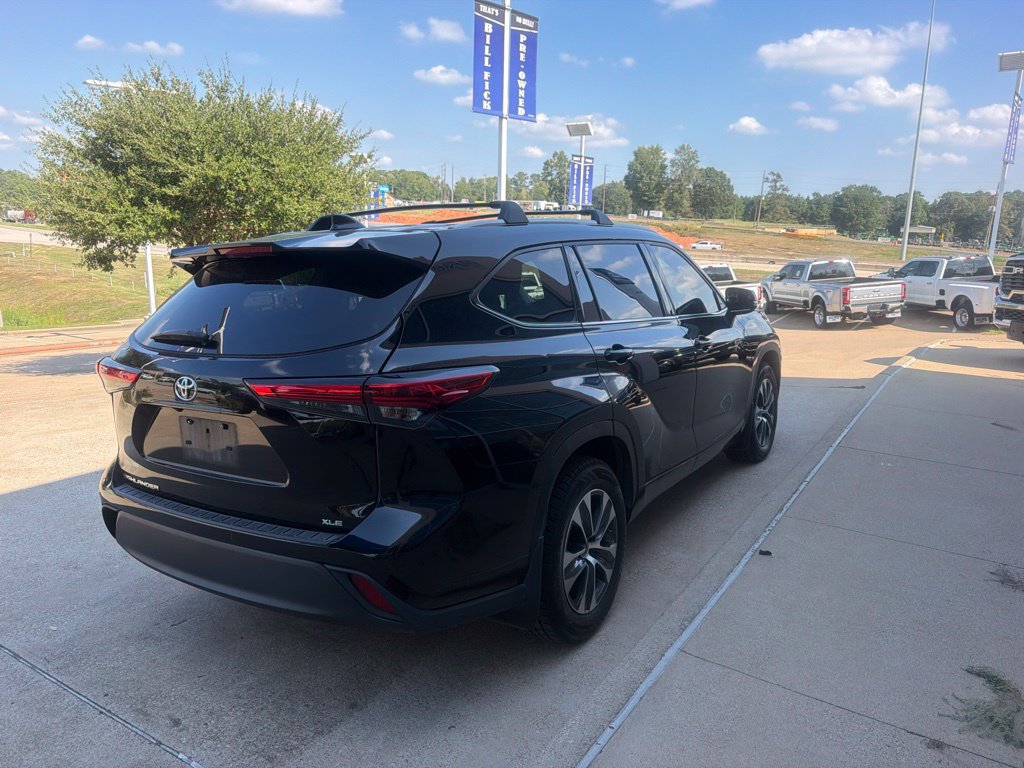 Used 2022 Toyota Highlander XLE FWD image 5