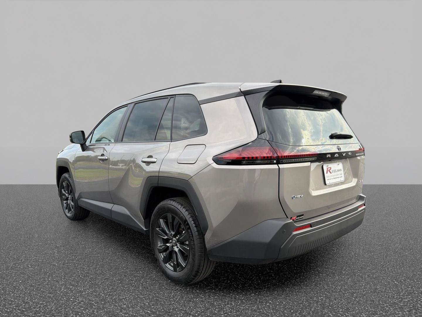 Used 2026 Toyota RAV4 XLE Premium FWD image 5