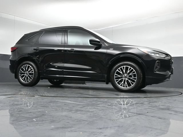 Certified 2024 Ford Escape ST-Line Select w/ Class II Trailer Tow Package AWD/4WD image 38