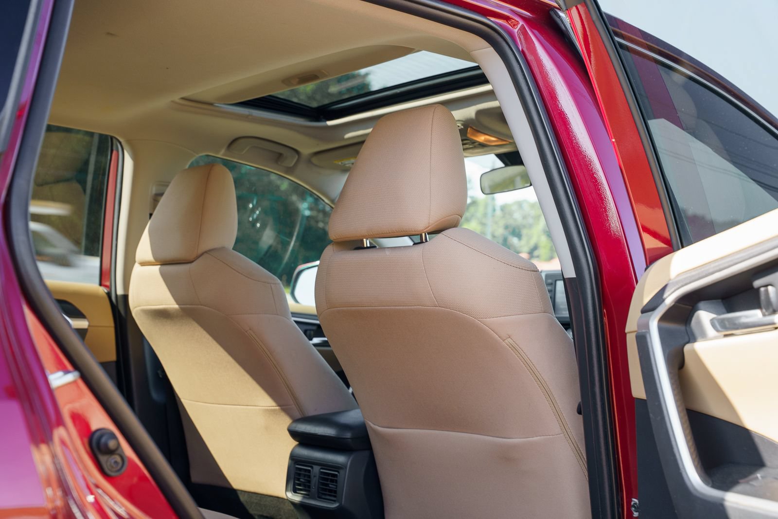 Used 2019 Toyota RAV4 XLE w/ Convenience Package FWD image 17