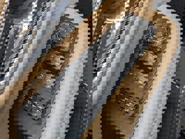 Used 2021 Chevrolet Tahoe Premier w/ Premium Package image 16