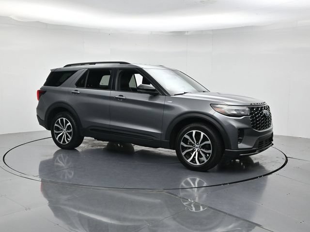 Certified 2025 Ford Explorer ST-Line AWD/4WD image 3