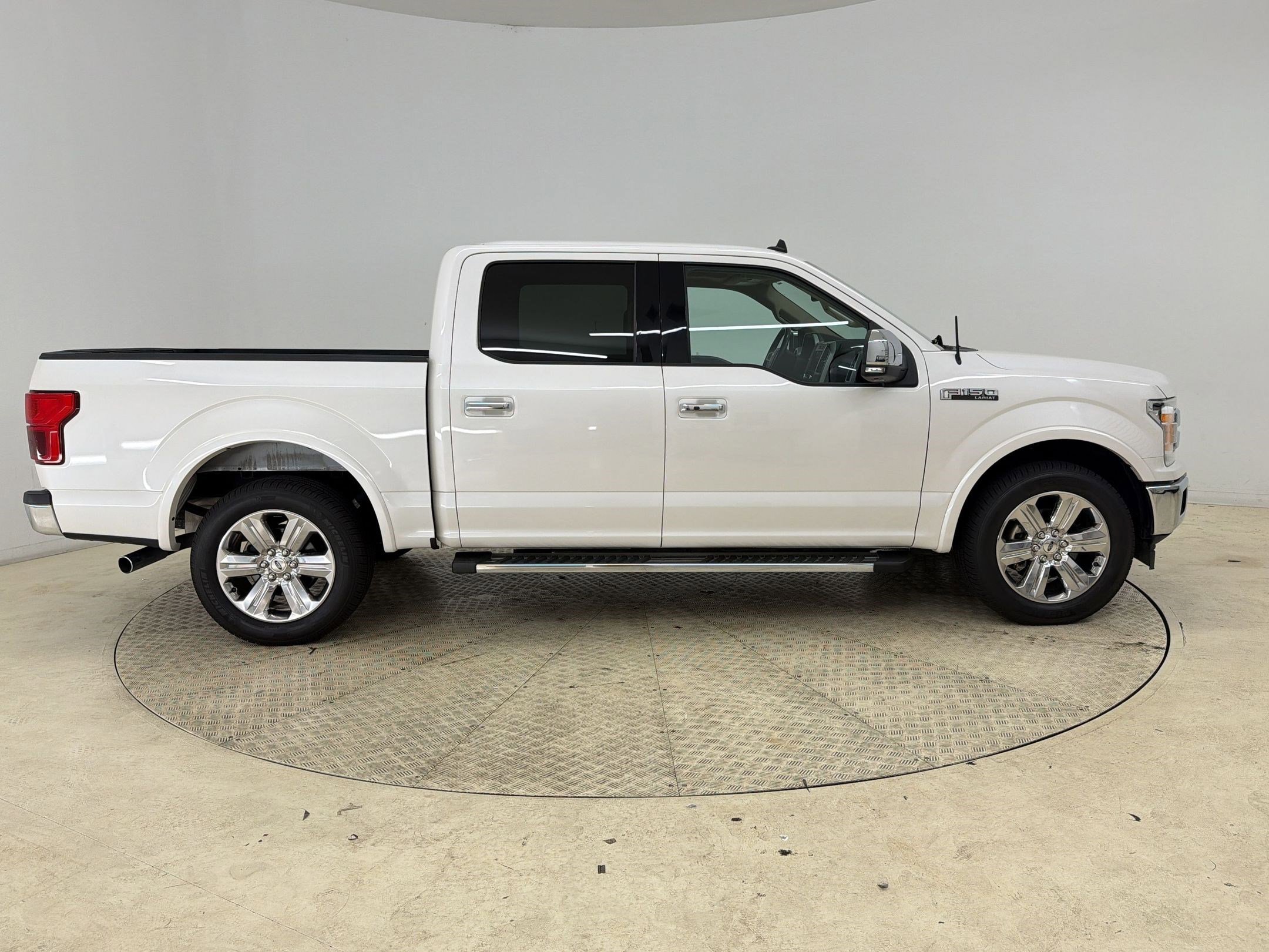 Certified 2019 Ford F150 Lariat RWD image 8