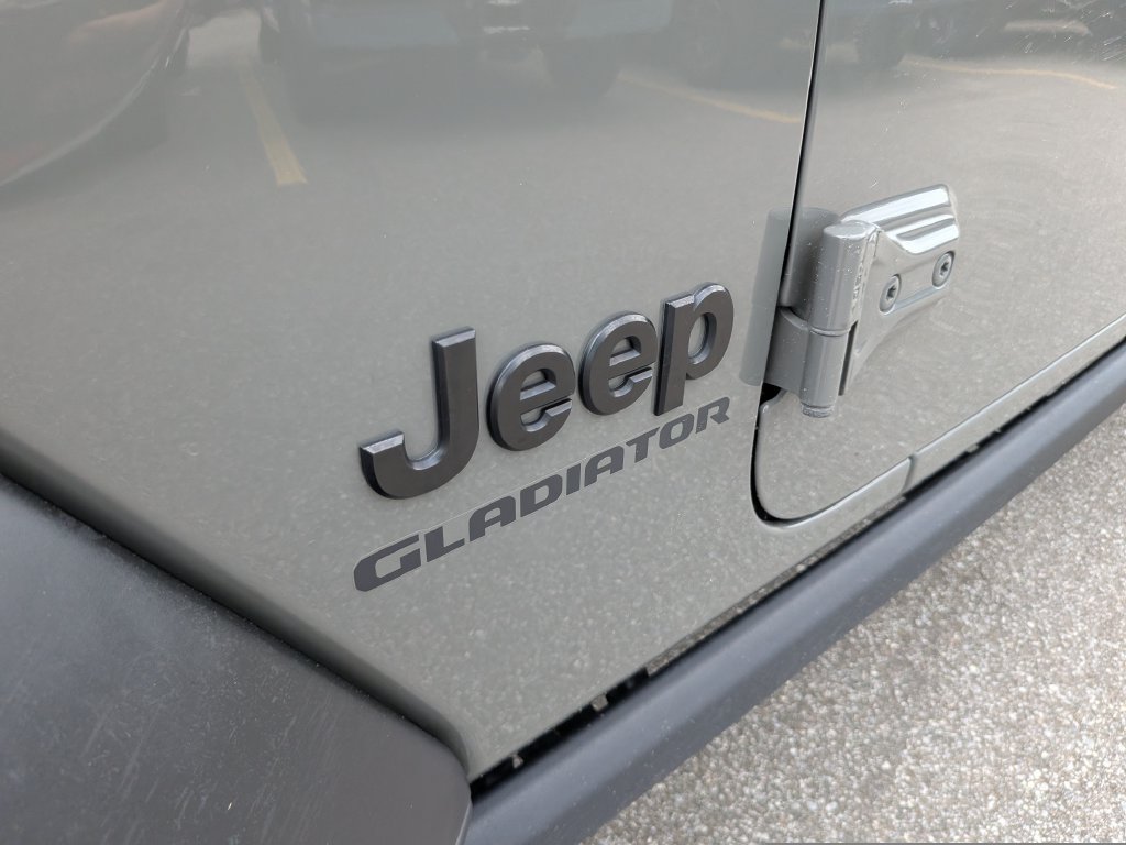 Used 2020 Jeep Gladiator Sport w/ Quick Order Package 24S AWD/4WD image 13
