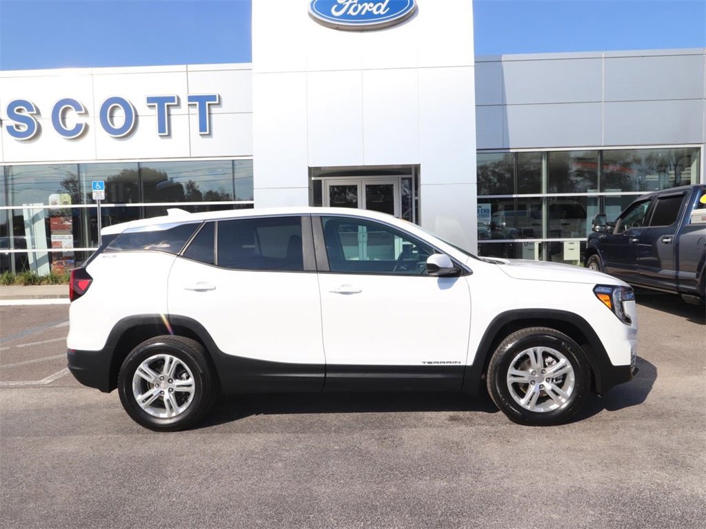 Used 2024 GMC Terrain SLE image 6