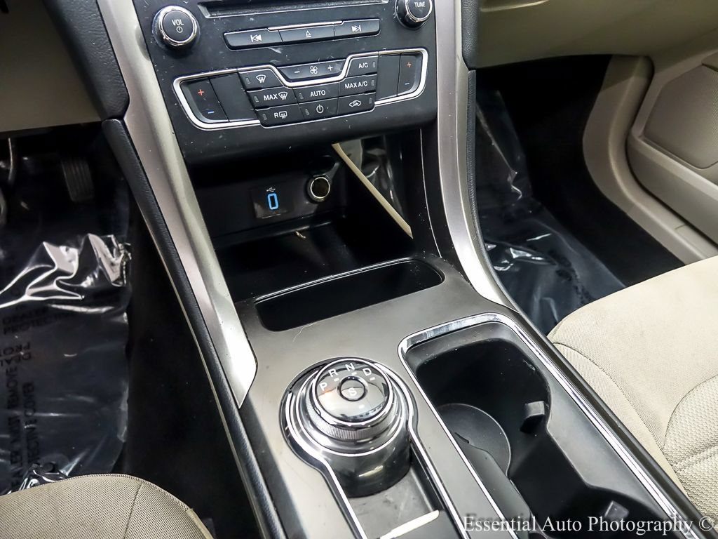 Certified 2018 Ford Fusion SE w/ Fusion SE Technology Package FWD image 17