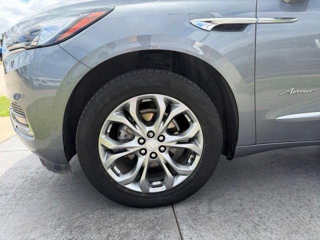 Used 2021 Buick Enclave Avenir w/ Avenir Technology Package FWD image 4