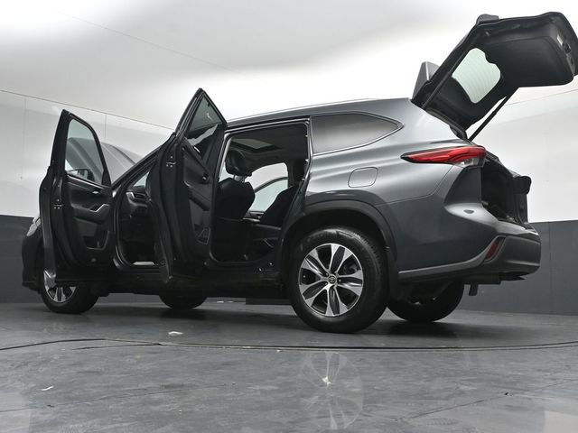 Used 2021 Toyota Highlander XLE AWD/4WD image 58