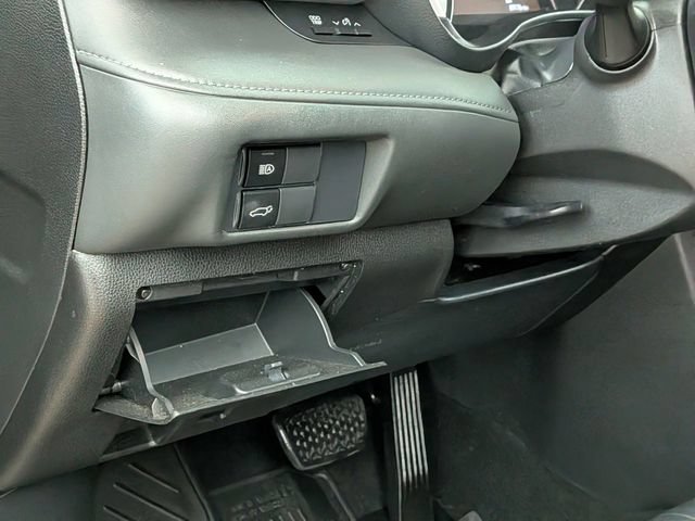 Used 2021 Toyota Highlander XLE AWD/4WD image 13