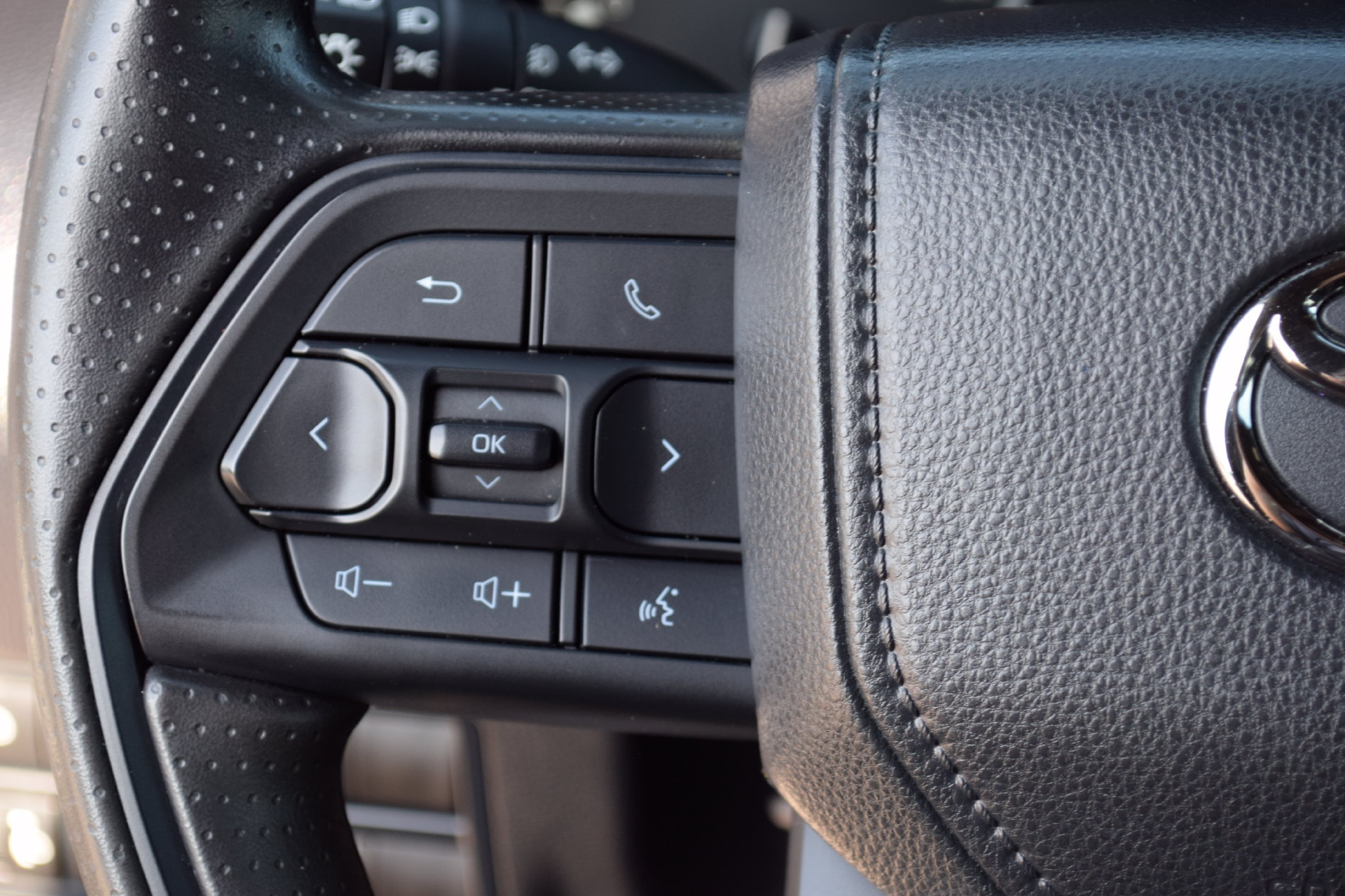 Used 2025 Toyota Tundra SR5 w/ SX Package RWD image 8