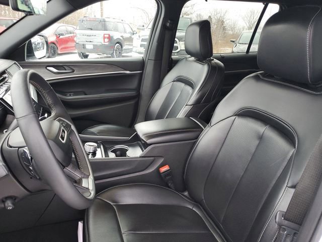 Used 2024 Jeep Grand Cherokee L Limited w/ Luxury Tech Group II image 5