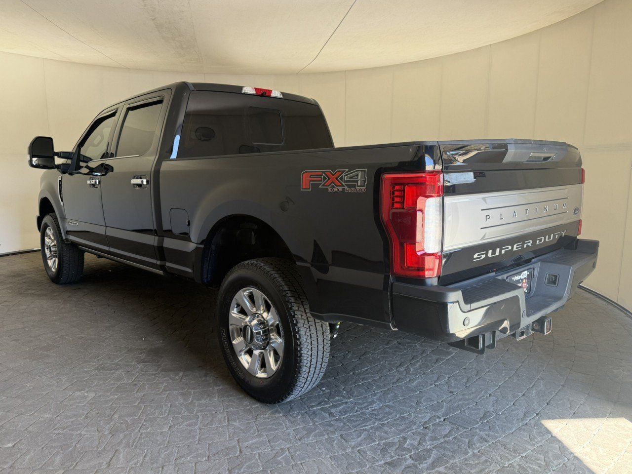 Certified 2019 Ford F250 Platinum w/ Platinum Ultimate Package AWD/4WD image 6