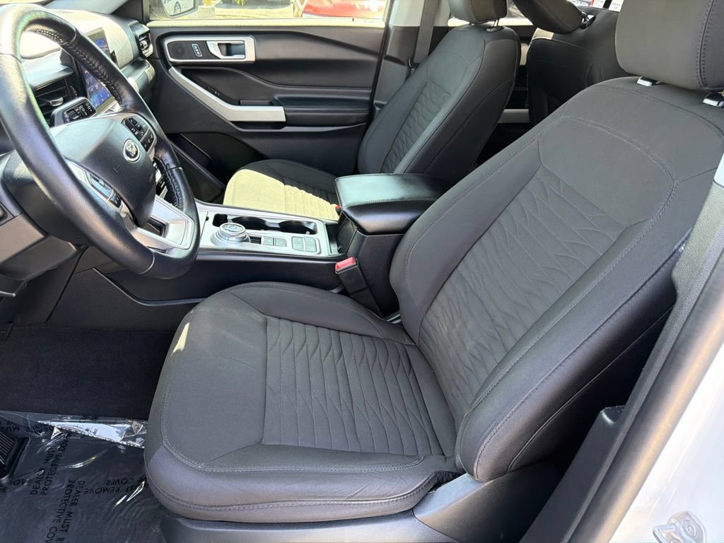 Certified 2021 Ford Explorer XLT RWD image 25
