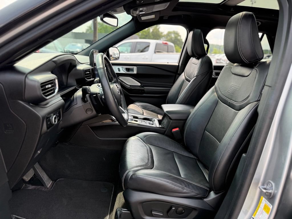 Certified 2024 Ford Explorer ST w/ Technology Package AWD/4WD image 11