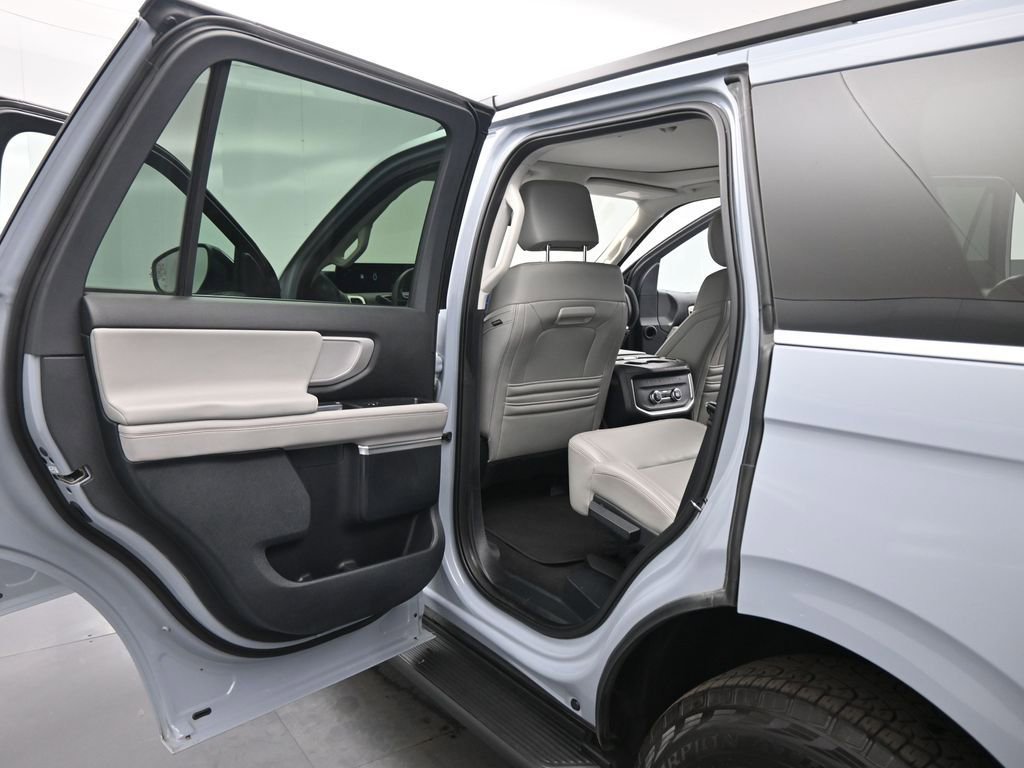 Certified 2025 Ford Expedition Active AWD/4WD image 17