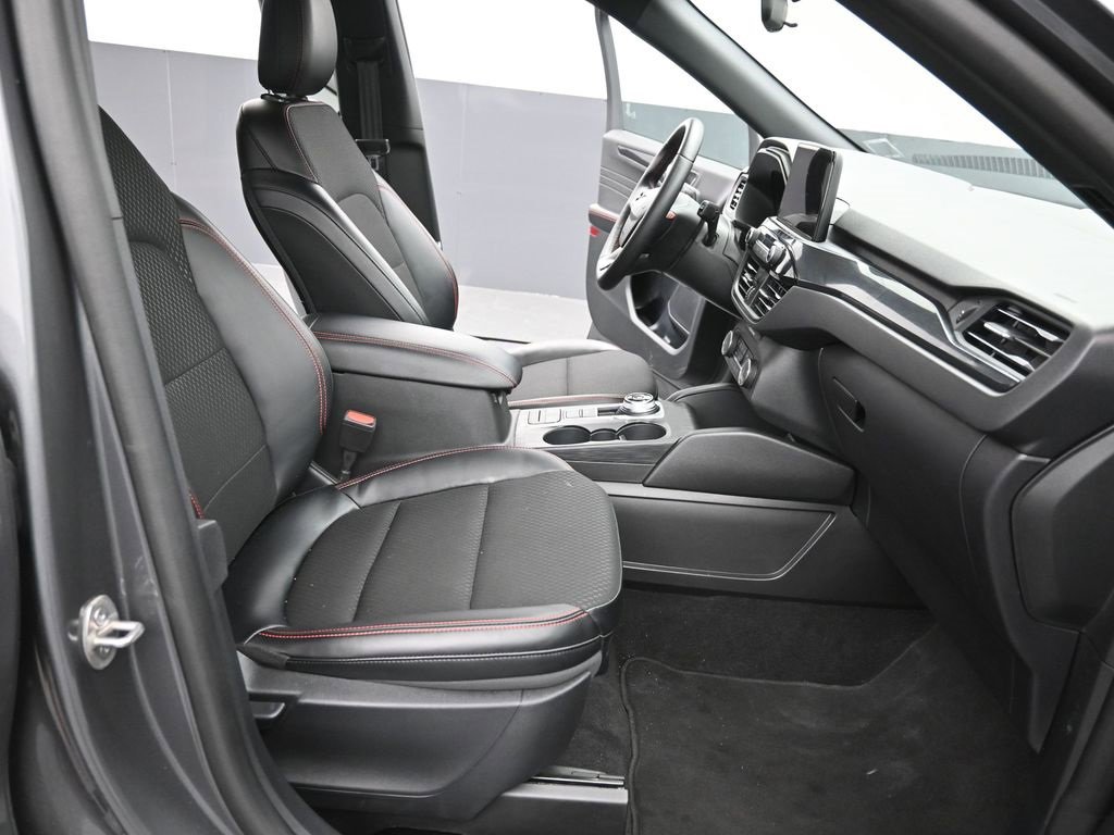 Certified 2025 Ford Escape ST-Line image 14