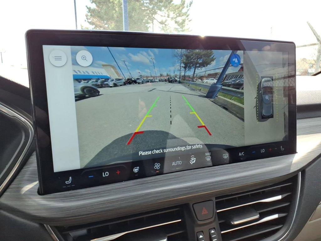 Certified 2024 Ford Escape Platinum image 21