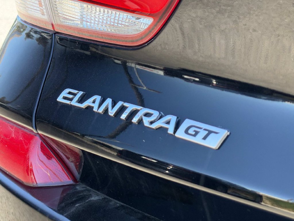 Used 2018 Hyundai Elantra GT w/ Style Package 02 FWD image 10